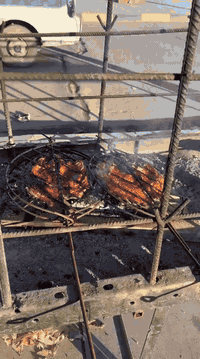 كلش متوفر يمهم. من اسماك شوي عل حطب 
العنوان الحسينية قرب المجلس البلدي وكل الهلا بيكم ***********رقم توصيل اسماك مسكوف الاخوين
