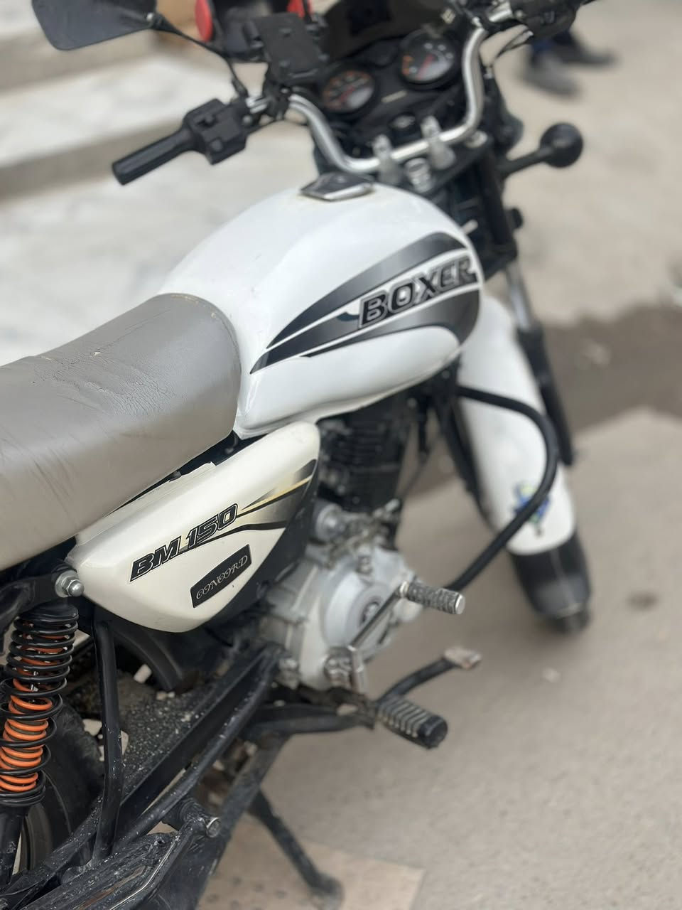 السلام عليكم دراجة بوكسر موديل 2021بسمي تحويل ثاني يوم  لبيع اي نقص مابيه  مليون و750 بيه مجال لاستفسار رقم ***********
