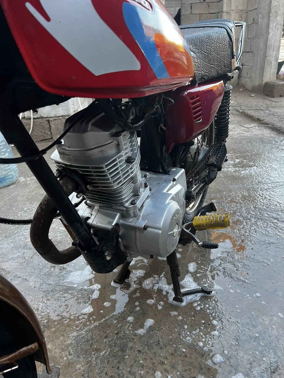 دراجه ايراني نضاف 100/80مكاني البصره الهارثه المسحب اريد ابيع مستعجل 450بيه مجال قليل رقم الهاتف ***********
