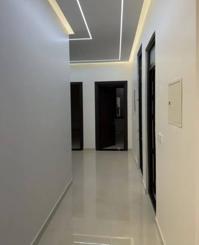 شقة للايجار 

الموقع /حي الجهاد /حي الفرات قرب المطار 

المساحه/220م

المواصفات 
طابق ثاني
3غرف نوم (ماستر)
3حمام 
صاله 
مطبخ 
كراج 
بناء 2026حديث مودرن غير مسكون  
مخصص للعوائل الصغيره 

سعر ايجار/700,000
قابل للتفاوض 

الواجهة/***********
