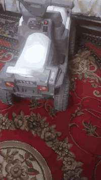 سلام عليكم سياره شحن دفع رباعي جبليه من عمر سنتين لغايت خمس سنوات تحتوي موسيقه زائد هورن بعدهي جديده مستعمله يومين مع شاحنه شحنها يدوم 24ساعه قفل 45الف مكاني سكلات شارع لشبكه ويتوفر توصيل مال ابني بس يخاف منها ***********
