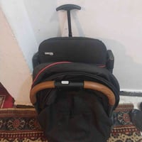 كروسة أطفال • فراش مبطن • قفل بلمسة زر