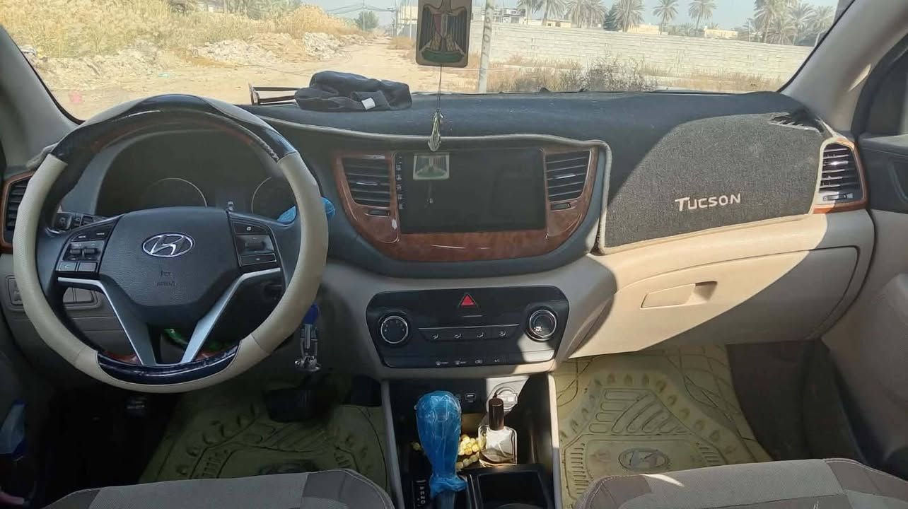 سلام عليكم للبيع  توسان موديل 2017 خليجي 

سياره كفاله عامه   لا صبغ ولا بارد 

مكينه كفاله ع وضع الشركه مكينه 2000دوش

كير كفاله ع وضع الشركه  

صدر ع شركه 
تخم تاير باتري جديد 
  
سياره بسمي شخصياً     
 السعر 178 و بيه مجال 

مكان سياره حله مركز الاستفسار ع رقم 

***********
