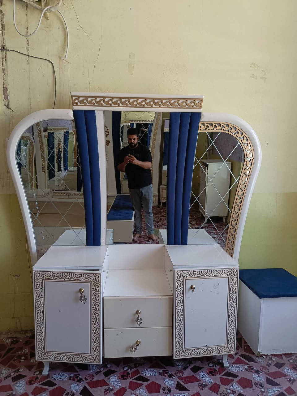 غرفه للبيع اخشاب تركي مستخدمه
نضيفه كنتور سلايت غرفه حلوه وما بيه نقص
سعره 500 وبيه مجال مكاني كربلاء 
***********
