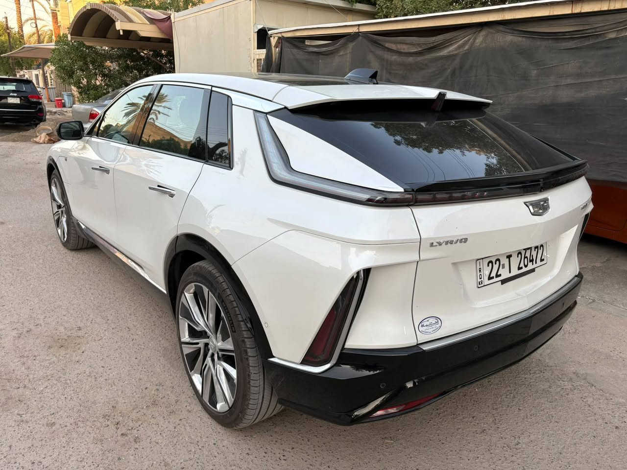 للبيع | كاديلاك LYRIQ 2024
🚘 الماركة: كاديلاك
📅 الموديل: 2024
⚡ نوع الوقود: كهربائية بالكامل (EV)
🔋 سعة البطارية: 102 kWh
📍 المدى بالشحنة: حتى 530 كم تقريبًا (حسب الفئة وظروف القيادة) �
💪 القوة: من 340 إلى 500 حصان حسب نظام الدفع والفئة. �
⚙️ ناقل الحركة: أوتوماتيك (دفع كهربائي مباشر)
🎨 اللون: أبيض لؤلؤي مع سقف أسود
🛞 جنوط رياضية كبيرة
🌞 سقف بانورامي
📺 شاشة بانورامية 33 إنش
🎵 نظام صوت AKG فاخر
📷 كاميرات 360°
🅿️ حساسات أمامية وخلفية
📱 شحن لاسلكي للهاتف
🔑 تشغيل بصمة ودخول ذكي
🛡 أنظمة أمان متقدمة: مثبت سرعة ذكي، المحافظة على المسار، مراقبة النقطة العمياء، وفرملة طوارئ أوتوماتيكية. 
بابتين مبدلات اصليه عل فحص
رقم اربيل اب اسمي
مكان سياره بغداد عامريه
السعر 380 بيها مجال شراي يتصل فقط 
***********
