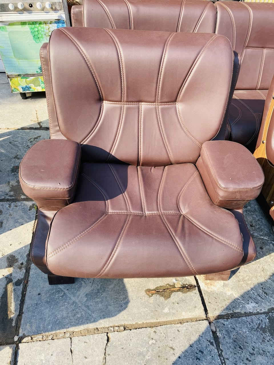 السلام عليكم 
تخم جلد خمس مقاعد نضيف كلش اخو الجديد 
مأخذي بمليون و٢٠٠ 
سعر البيع  ٥٠٠ 
العنوان ( شارع فلسطين) 
***********
