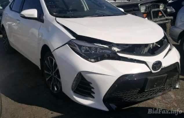 🏁 تويوتا كورولا 2018 SE .. الرياضية وبسعر مناسب 🏁
السيارة للي يدور نظافة وشكل هجومي ومواصفات كاملة.
رقم بغداد
 * المحرك: 1800cc (محرك الكورولا الشهير بالاقتصادية والتحمل).
 * اللون: أبيض لؤلؤي يلمع.

 * لايتات عدسة (Zinon) مع لدات نهارية أصلية.
 * الويل: ويل كب حجم 17 مغلّق (الرياضي الأصلي).
 تجنن.
 * التحكم: شفتات خلف الستيرن (تبديل سرعات رياضي)، تحكمات ستيرن كاملة جهتين.

 * رادار: نظام الرادار الأمامي للحماية من التصادم.
 * المسار: نظام التنبيه عند الخروج عن المسار.
 * السرعة: كروز كونترول (مثبت سرعة) ذكي.
 * الكاميرا: كاميرا خلفية بلادية واضحة جداً.

 * السيارة وارد أمريكي، ضررها جداً بسيط (طرف البنيد والجامرلغ فقط) مثل ما موضح بالصور.
 * بدون إيرباج (إيرباجات سليمة)، بدون لغد، بدون شاصي.
 * السيارة جاهزة من "البرغي للبرغي"، تشغل وتوكل بالله.

📍 المكان: [ديالى بعقوبه].
📞 للاتصال: [***********].
