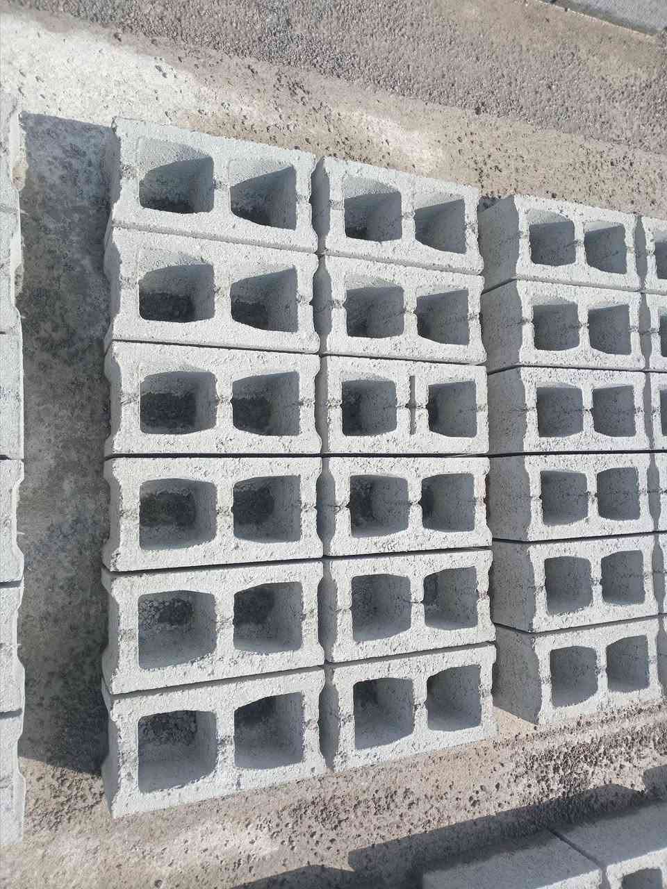السلام عليكم 
يتوفر بلوك درجة اولى ثقيل (2 كيلو) اسمنت  سعر 1000بلوكة 450 مطروح بالمعمل بدون توصيل  .وايضا يوجد توصيل كافة مناطق ديالى وبغداد و اب سعار تنافسية ...للاستفسار ***********
