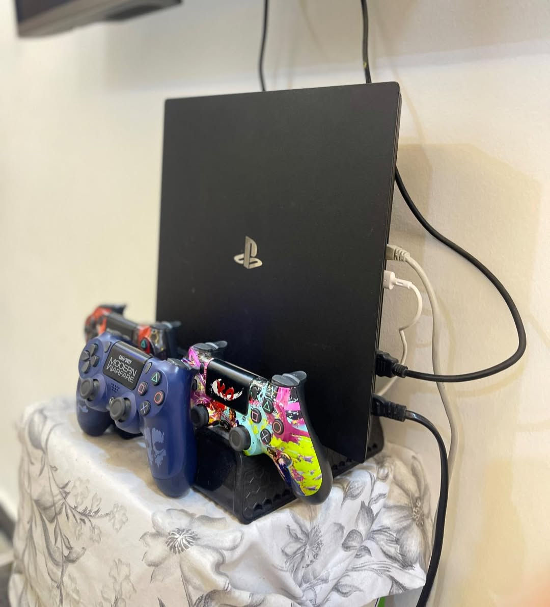 بلي فور برو مهكر نضام 11 للبيع   ذاكره 1 تيره وياه 3 جويستكات +مروحه تبريد وبي 7 العاب  مكاني الكوفه السهله  سعر 350 وبي مجال 
***********بي واتساب
