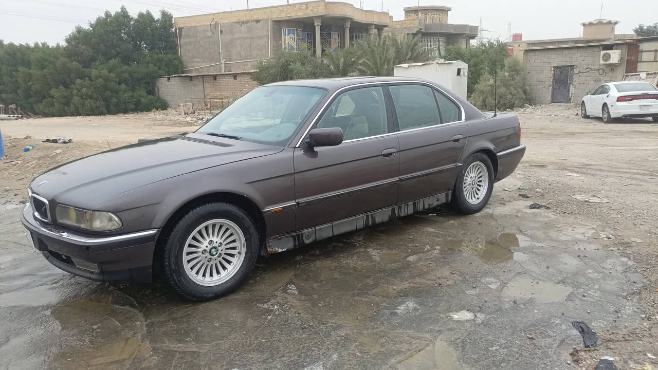 سلام عليكم
BMW خفاش/ 740i / 1995 

مصبوغه عام اثر جراد بدون خياس ولا حادث 

صدر امامي 80/100

صدر خلفي 80/100

الغرفه الداخليه 80/100

كفاله كير + محرك 

كهربائيات كلهه على البلاد من الدعاميه للدعاميه 

لايتات عالي ناصي زنون درجه اولى 

الشراي يستلم سياره بيهه ارقام انكليزي 

السعر ( 65 ) وبيهه مجال حق الجيه 

 رقم الهاتف *********** فقط واتساب 

المكان السياره البصره
