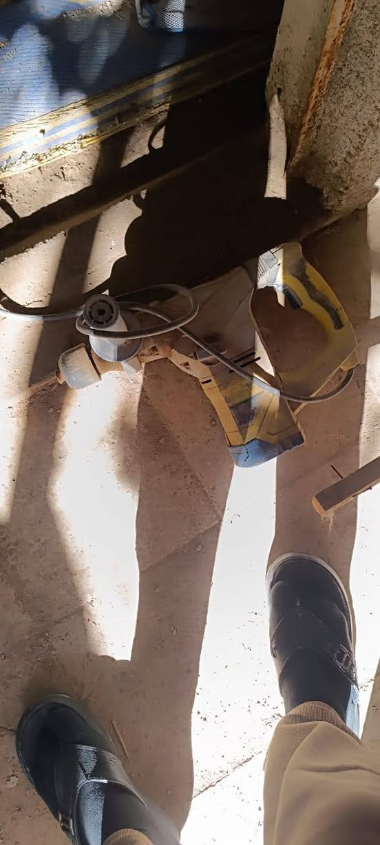 غراض للبيع
كنتور خشب باب حديد شبابيك تانكي
همر كهربائي 
***********
