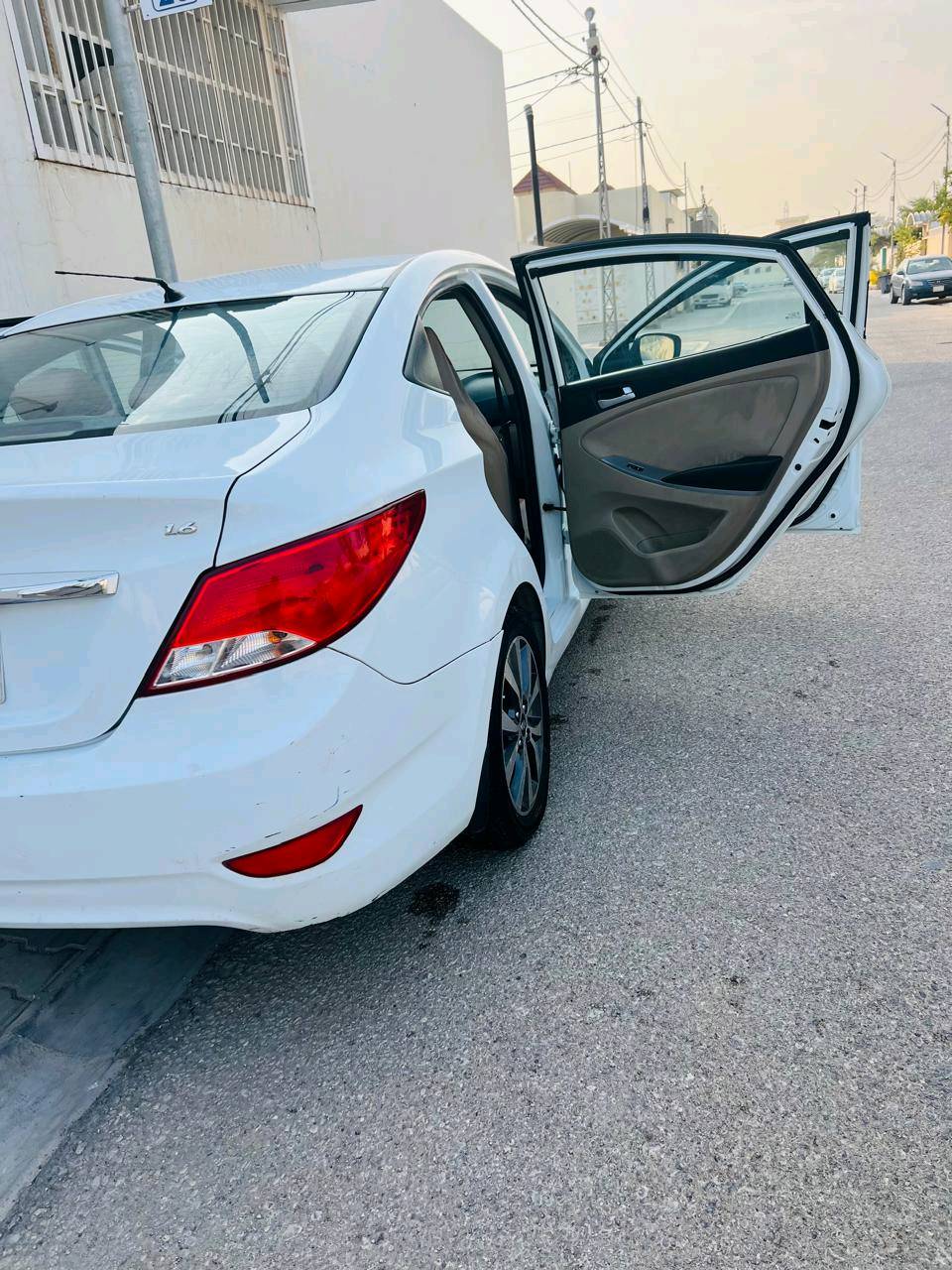 سلام عليكم اكسنت موديل16 للبيع فول مواصفات مكينه 1600 تبريد شغال بيها 3قطع مكاني نجف ***********