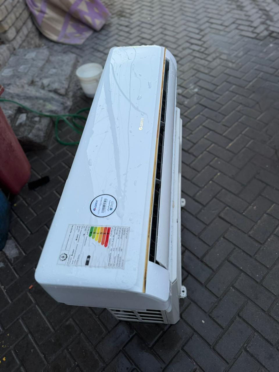 السلام عليكم
توفر سبالت للبيع شغالة LG انفيرتر و 
كري عادي
‏ مكاني بغداد مدينة الصدر  غير متواجد عل فيسبوك ***********
