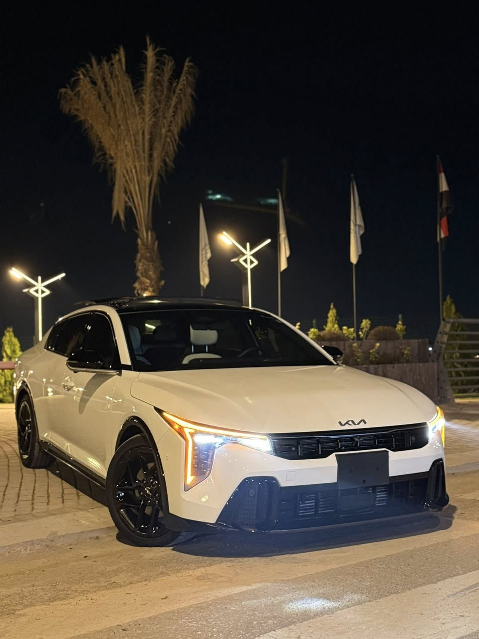 بسم الله الرحمن الرحيم ✋🏻
KIA K4 GT LINE TURBO
            خمسة كامرة 
                    اعلى مواصفات متوفره فئة K4 1/1 
1- بانوراما درجتين  
2- مقاعد جلد ذات اللون الاسود والابيض 
3- تدفئة + تبريد في المقاعد الامامية 
4- هيتر استيرن 
5- هيتر في المقاعد الخلفية 
6- شاشة امامية متصلة تدعم الابل كار بلي والاندرويد اوتو 
7- عدادات ديجتل 
8- تبريد لمس + تبريد مركزي 
9 - سماعات من وكالة. HARMON  KARDEN 
10- نقاط عمياء 
11- تحديد مسار 
12 اشاير في المري 
13 خمسة كامرة محيطية 360 درجة 
14 لايت لد 
15 بك لايت لد متصل 
16 قطعتين تبريد 
17 المكينة 16T 
18 كروز سرعة 
19 ثلاثة انظمة قيادة 
Normal sport 
Sport plus 
Cutom
20 لد محيطي متغير الالوان 10 الوان 
21- لايت امامي 8 عدسة 
22 -لد داخلي لمس 
23 - نظام الترحيب عند الاقتراب داخل وخارج السيارة 
24 - مستشعرات في الباب 
25-  خمسة وضعيات صوت المكينة 
26 -شفتات استيرن 
27_ هندبريك دكمة 
28 - بصمة 
29 - تشغيل عن بعد 
30 - كشنات مختومة بعلامة جيتي لاين 
31-دبل كزوز 
32 - عدة صندوق كاملة من ناحية الاسبير والعدة 
33- شحن لاسلكي 
34- كشنات خزن ✔️
35-توقف ذاتي عند الاقتراب من الامام ومن الخلف

اللون الابيض ومطخم بالنيكل الاسود اللماع  

الضرر قبغ الصندوق بخ فقط لا غير بدون دواخل بدون ايرباك 🫸🏻🙅🏼‍♂️

ومعروفة مواصفاتها الباقية 🤛🏻

الموقع الموصل 
الرقم للاتصال ***********
السيارة غير مرقمة 
تترقم شمالي 
صور الضرر مرفقة في المنشور 👇🏻
