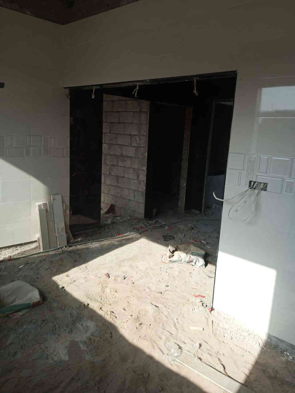 السلام عليكم  دار للبيع في حي الملايين الثانية تقطيع الملك المساحة الكلية [200] متر [105] بناء [95 متر ] حديقة وكراج الدار يتكون من ثلاث طوابق .
الطابق الاول : غرفة نوم وهول وستقبال ومطبخ وصحيات.
الطابق الثاني : ثلاث غرف نوم مع صحيات واحده منهم سويت.
الطابق الثالث : غرفة نوم وهول وسطح ناصي وعالي .
البيت مرحلة اولى كهربائيات وصحيات  مع سيراميك جدران كامل كوبنات حلان .
السعر المطلوب 130 مليون وقابل للتفاوض .
للاستفسار الأتصال على الأرقام التالية.
***********
