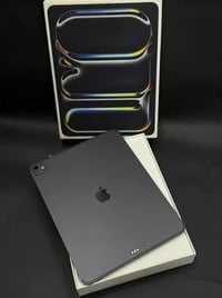 آيباد برو M5 • ٢٥٦ جيجا • نظيف ١٠٠%