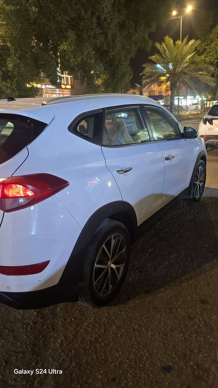 السلام عليكم توسان موديل 2017 خليجي   مكفول كفاله عامه كير ومكينه وحداديه جديده رقم اربيل تريد  وكاله تريد مدور  حساسات مري شفط مكان السياره حله السعر 182 وبيه مجال قليل ***********.  ***********
