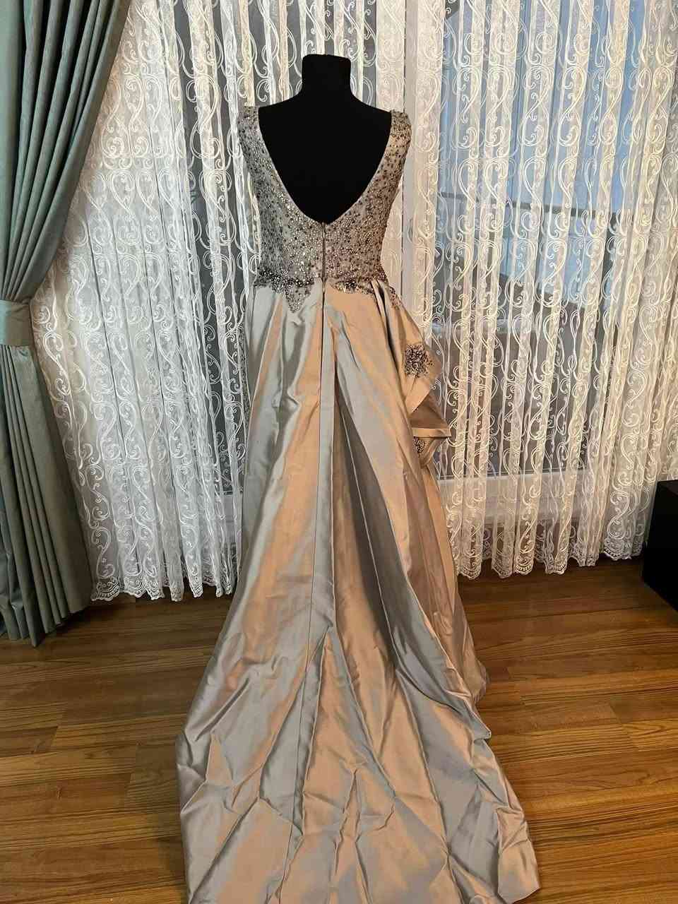 حبيباتي البدلات للبيع 
ملبوسه ساعة وحده
القياس ٤٢ 
البدله الزركه موجوده باللون الوردي 
حبيباتي السعر خاص راسلوني 🌸🌸🌸


**إذا كنت صاحب هذا الإعلان وتريد حذفه لأي سبب، رجاءا أرسل رسالة إلى الدعم الفني**