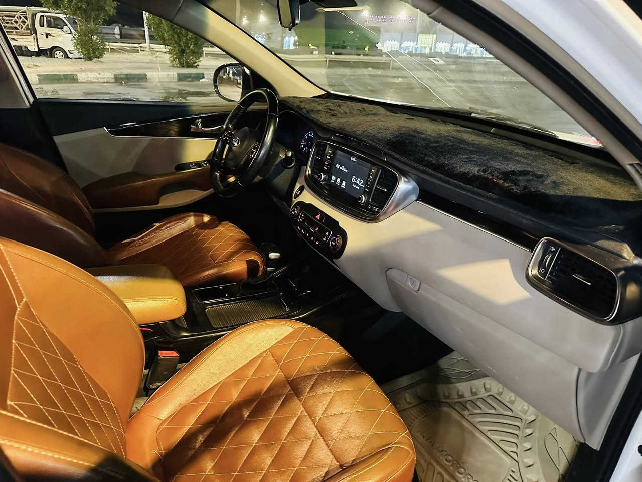 سلام عليكم للبيع سورنتو 2020 خليجي فول 1/1 كفاله بيه جاملغ مفتوح فقط ماشيه 75 الف شراي اتصل *********** مكاني ذي قار الرفاعي 
السعر$245 وبيه مجال
