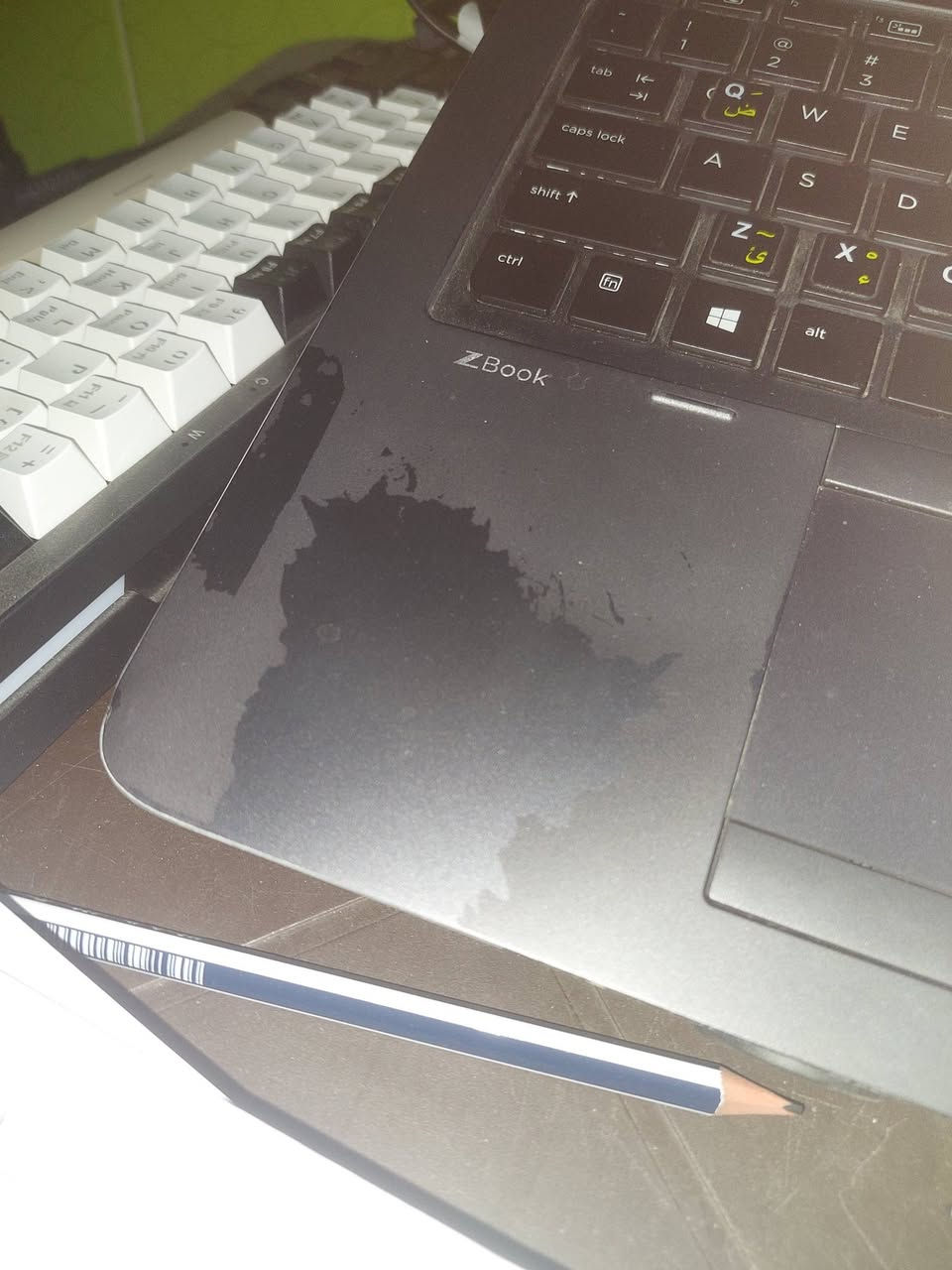 لابتوب hp zbook 15 g3
i7 6700hq جيل السادس
8g رام
256m.2 تخزين
2g كرت شاشه خارجي
يجي وياها الشاحنه اصليه وجنطه 
بيها عيب بسيط مثل ما موضح بالصوره شويه طايح من لونها 

السعر 430 وبيها مجال بسيط ، مكاني كوت ماعندي توصيل ***********
