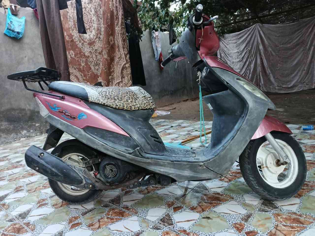 ماكس منغولي للبيع كرهبائياتهه طافيه بس ال لايت ول بك لايت يشتغل باتري جديد دبلات ال اماميه تعبانه اب ٣٠٠       ***********
