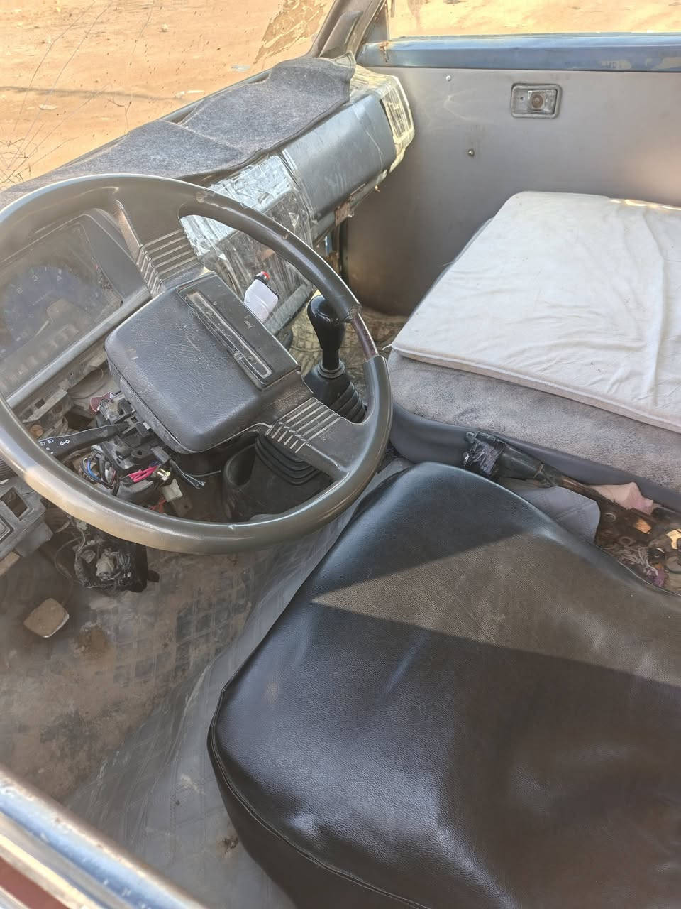 سلام عليكم كيا بستا رقم بغداد مويل 1994.  مكينه وكير وحداديه وكهربائيات شغاله تخم تاير شواصي. السعر   13     المكان نجف  سياره جاهزه ***********
