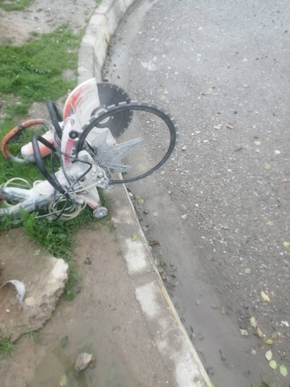 قص الجدران والسقوف الكونكريتيه بل كوسره كتر بدون ارتجاج قرص 40 سم وتفليش وتنقير الجص والأسمنت وقلع السيراميك الأارضي الجداري وهدم وتفليش الجدران *********** حالين في بغداد
