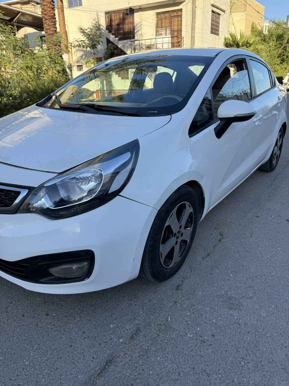 السلام عليكم للبيع كيا ريو موديل 2014 خليجيه محرك 1600 دوش كير محرك تبريد كاملات تخم تاير تخم ويلكب بلادي كامل السياره بدون صبغ بارد باب خلف السائق حساسات خلفيه شاشه اشاير بلمري داخل لونين نضام ايكو فول تحكم استيرن رقم بغداد تحويل مباشر السعر 88 وبيهة مجال مكاني بغداد الحريه للاتصال ***********
