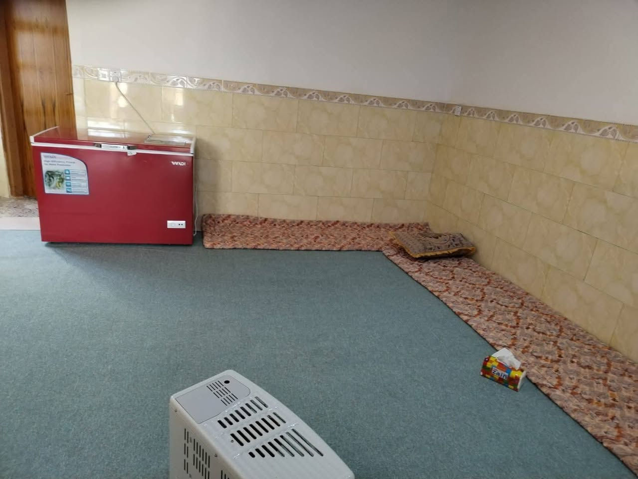 #مشتمل_للبيع 

  🌍 الموقع  / حي الجبيريه الثانيه 
  📍من جهه حولي البهراط 

  📐 المساحه  / ( 125m  ) طابق واحد 
  🧱 بناء حديث سيراميك وترتيب _ عالي عن الشارع.                     

🏠#شارع_15متر  _ _ قريب على الشارع التجاري 

💠 يتكون من غرفة نوم 1 وحده 
                      وصاله واسعه ومطبخ 
                           وحمام داخلي وخارجي وكراج كبير 

  💰 السعر  / ( 65 مليون  ) 
        ■■■■■■■■■■■■■■■■■■■■■■■■
           للإستفسار أكثر يمكنم التواصل عبر رقم الهاتف 
                ☎️ ( ***********  )☎️ أبو سيف 

          🙋‍♂️ #أعرض عقارك يمنه وأنته مرتاح بالبيت 🏡
                      وحنه نهتم بالبيع والترويج 

📍 #العنوان_الضباط_الثانيه  📌 مقابل #شارع_ألفين  .
