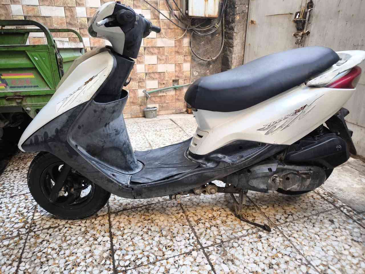 دراجه مابيهة اي نقص لا تبخير لا تنقيص 
 مكفوله كفاله عامه
 من مكينه من كابريتر من كلشي بلاد 
سعر 600 وبيهة مجال بصيط 
رقمي واتس اب 0774 531 8909
