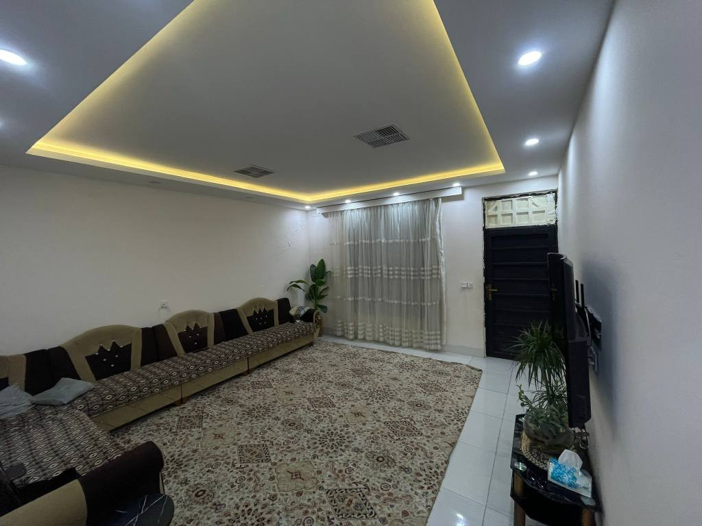 دار للبيع منطقه دروازه طريق سليمانيه ثالث استداره قرب مقر كوران مساحه البيت 100 متر عمر البيت سنه
***********
*********** كركوك, العراق
