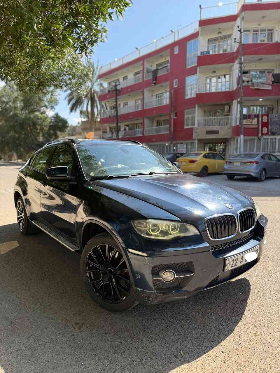 السلام عليكم
للبيع او مراوس 
- - - - - - - - - - - - - - 
النوع :- بي ام - X6
الموديل :- 2012 
الحجم :- 3.5 - 6 سلندر 
الوارد :- خليجي 
الرقم :- شمالي - الدولي 
المسافه المقطوعه :- 149 الف 
- - - - - - - - - - - - - - 
     الـمـواصـفـات فول 1/1
- سلايت 
-مقاعد كهرباء مع ذاكره خزن
- شاشه 
- كاميرات عدد 5
- اوتو هولد 
- حساسات امامي خلفي 
- لايت زنون 
- هاند بريك بصمه 
- صندوق كهرباء 
- بصمه تشغيل + ابواب 
- زراك لايت 
- مري شفط
- تبريد شغال تدفئه قطعتين 
- شفتات ستيرن 
- دمام صوت 
- دفع رباعي 
- لايت دايمنك 
- تحديد مسار 
- دبل اكزوز 
-مقاعد  تدفئه تبريد
- ماوس شاشه 
- نضام سبورت 
- تحكمات ستيرن 
- داخل بيجي 
-مقاعد جلد 
- مرايه داخليه جانبيه عاكسه 
- اناره داخليه LED
- شاشه وسطيه 

      باقي المواصفات معروفه 
- - - - - - - - - - - - - - - - - - 
المكان :- بغداد 
السعر :- 150$ وبيها مجال 
ملاحظه// السياره كاز 
- - - - - - - - 
للاستفسار او اتصال 
***********
