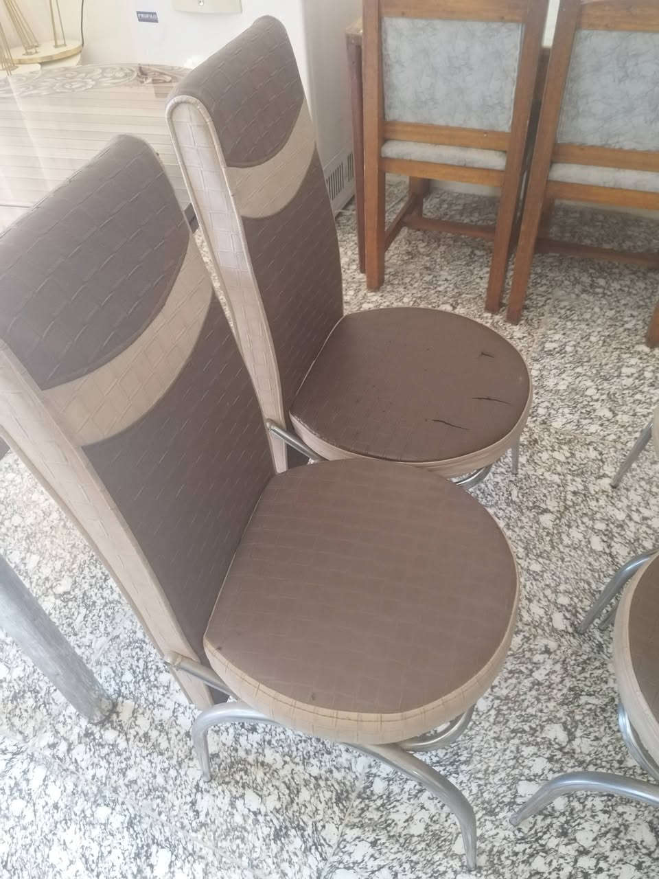 ميز. طعام ٧٥ نهايته
كنتور تركي ١١٠ نهايته
 المكان ابو. غريب موجود توصيل بكروه 
***********
