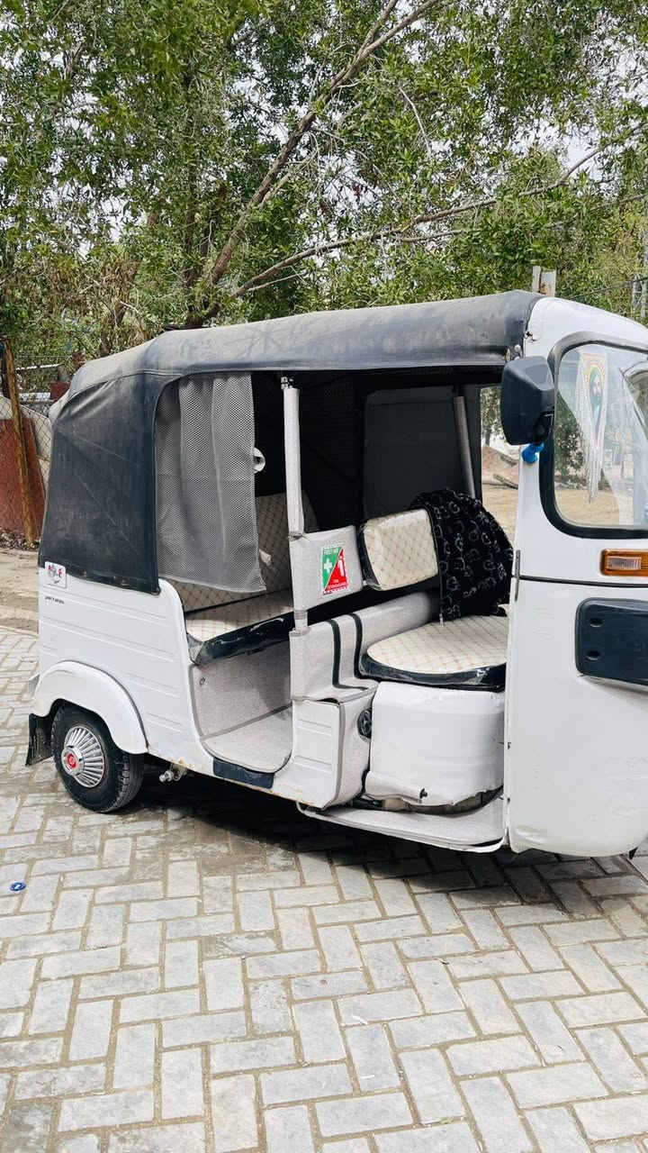 السلام عليكم تكتك 20 مرقم بيها لغد معمر تكتك خير من الله السعر (6/700)وبيها مجال قليلل بغداد المدينه ام الكبر ***********
