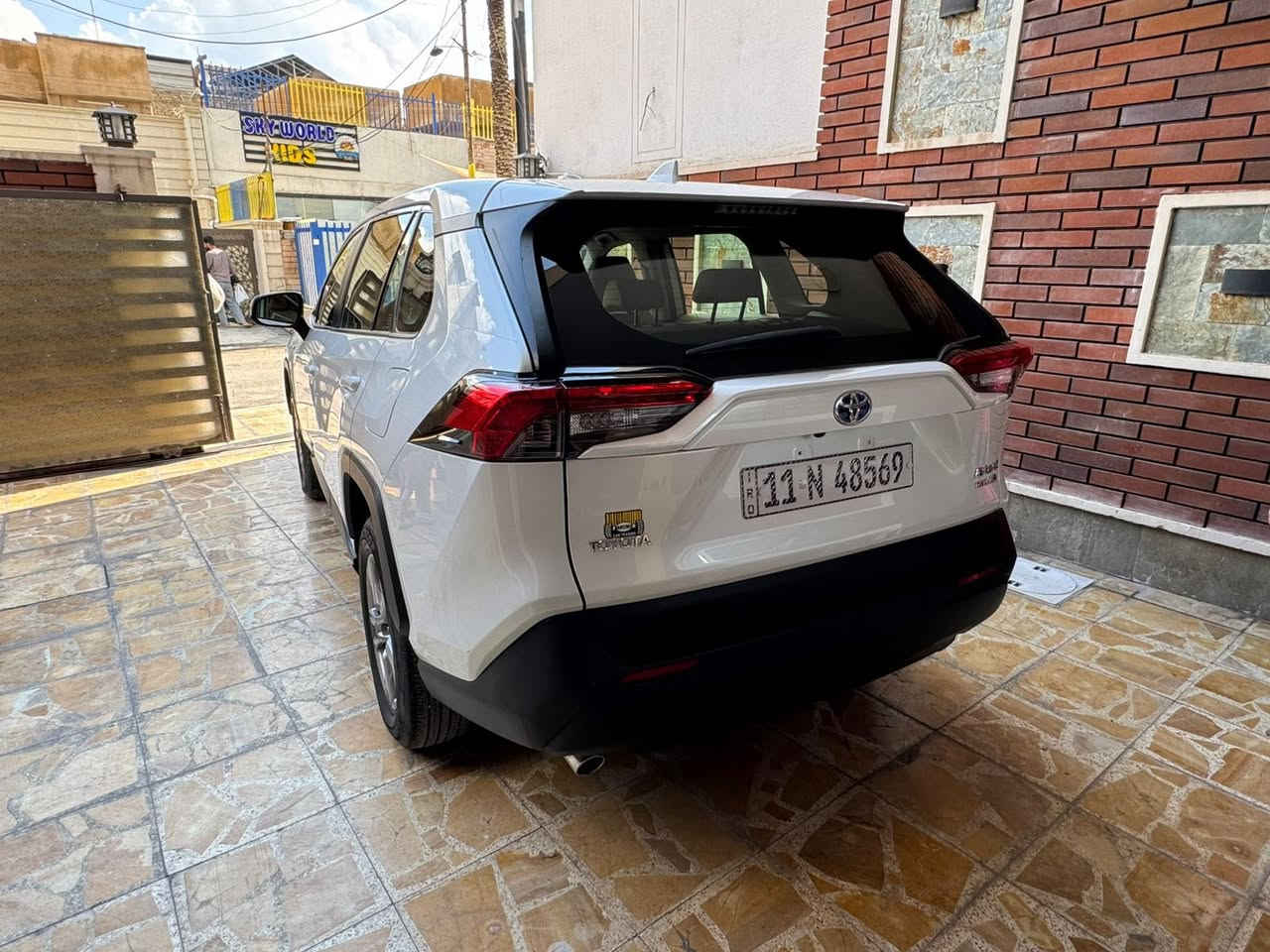 تويوتا راف فور 2024 هايبرد
وارد خليجي – صنع في اليابان

ماشية 46 ألف فقط
مكفولة بالكامل
سيارة نظيفة جداً بحالة ممتازة وجاهزة للاستخدام

اقتصادية جداً في الوقود ومناسبة للاستخدام اليومي والعائلي

العنوان: الدورة – شارع أبو طيارة
رقم بغداد وباسمي
*********** 
‎السعر 26,000 دولار
