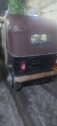 تكتك للبيع موديل ١٧السعر ٣و٢٠٠مدينة الصدر رقم هاتف،07742986662اوراق كا...