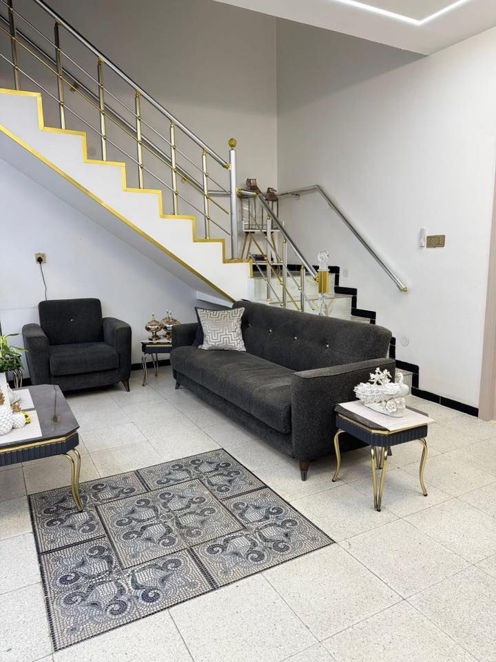 للبيع مناسب 
العنوان بغداد 

‭0771 006 1229‬
السعر 100 الف
