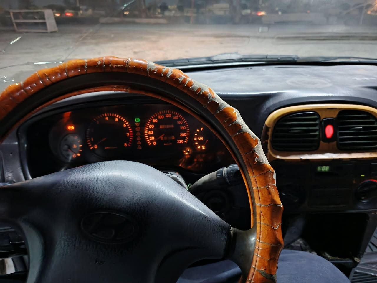 سوناتا 2000 للبيع مكاني كربلاء السعر 37 ورقه شرط التحويل ***********
