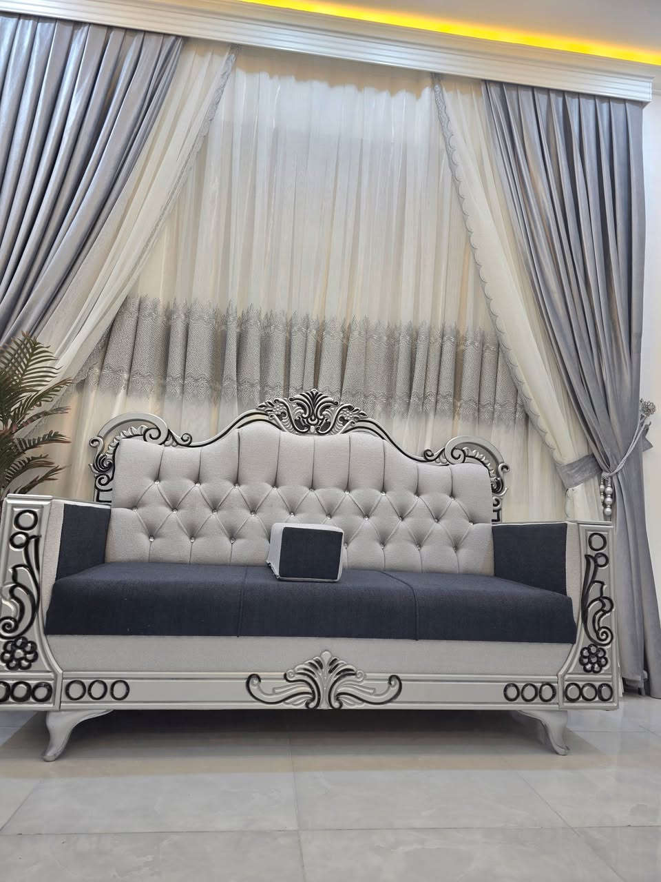 #ابداعات #الملكي 
نحن من يبدع ويصمم ويبتكر وغيرنا من يقلد وينتقد نقدم لكم شغلنا وتصميمنا ونجارتنا ودوشمتنا قنفات حسب الطلب موديل الظهر تبقيج بالدكم ديكور التاج الملكي لون رصاصي مع اللولات والطبلة بالقماش الخاولي تطعيم لونين سلفر ورصاصي أتمنى أن ينال رضاكم واعجاباتكم شاهدونا وتابعونا عبر صفحتنا على الفيسبوك بفرعينا في محافظة ديالى بعقوبة و خانقين مع توفر التوصيل لكل #العراق 
https://www.facebook.com/share/18gN8SrM1h/


**إذا كنت صاحب هذا الإعلان وتريد حذفه لأي سبب، رجاءا أرسل رسالة إلى الدعم الفني**