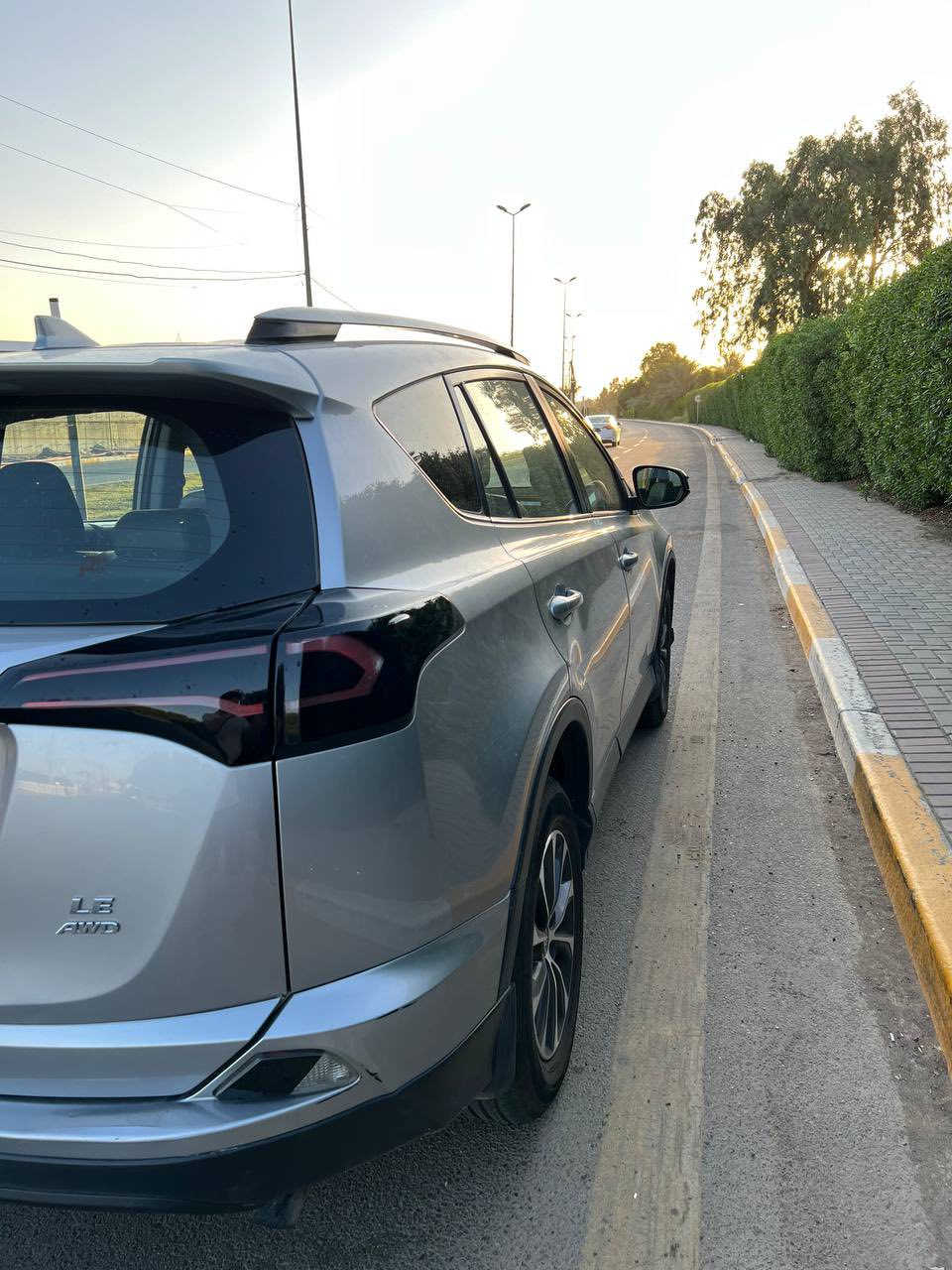 سلام عليكم
راف4 2018 وارد امريكي 
مواصفات:
تبريد وتدفئه ثلج
مكينه وكير بضمانتي
ثلاث اوضاع قياده 
Eco.normal.sport
محرك 2500
مثبت سرعه
مانع انزلاق
دفع رباعي
كامره خلفيه 
ويل كب
رادار امامي
كامره خلفيه 
تحكمات ستيرن
السعر 175 
رقمي ***********
