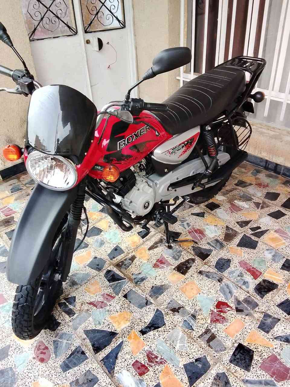 السلام وعليكم بوكسر مديل 23 شهرلـ10 مكفوله كفاله عامه زيرو دراجه أوراق كامله المصطفى تايرات لشركه بعدهن بيهه ماشيه ٤ آلاف تراي زيرو اطيك مامفتوح برغي بيهه لمحرك يخبل جديد بعده استخدام شخصي احلا من لصور بعد مكاني بغداد زعفرانيه والسعر 1650 وبيهه مجال اتصل وتدلل  ***********
