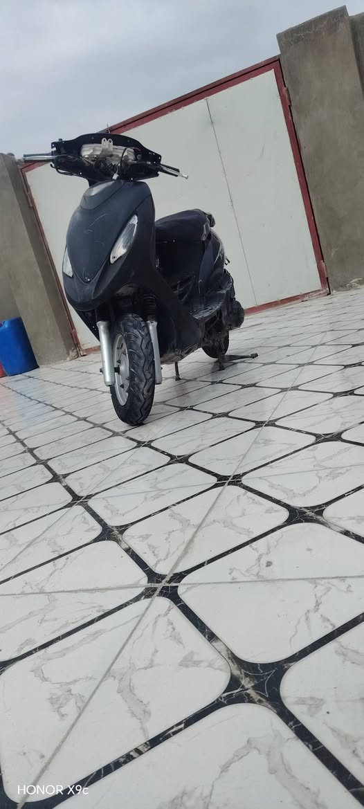 للبيع دراجه جاهزه ما عايزه كل شيء يشغل واطلع وين ما تريد السعر 160 وبيها مجال المكان نجف ***********
