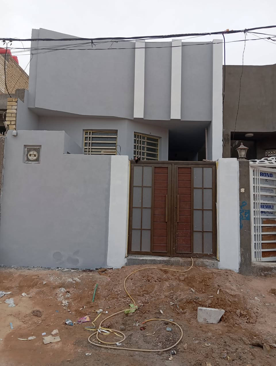 دار للبيع المساحه 100 متر طابوق جمهوري صب كونكريت خدمات عامه السعر 80 مع المجال  البسيط العنوان النجف ميلاد الحولي موقع مميز حرف T رابع بيت عن شارع 60 جامعة الكفيل موقف الكيات *********** اتصال او واتساب يوجد مقطع فيديو للبيت
