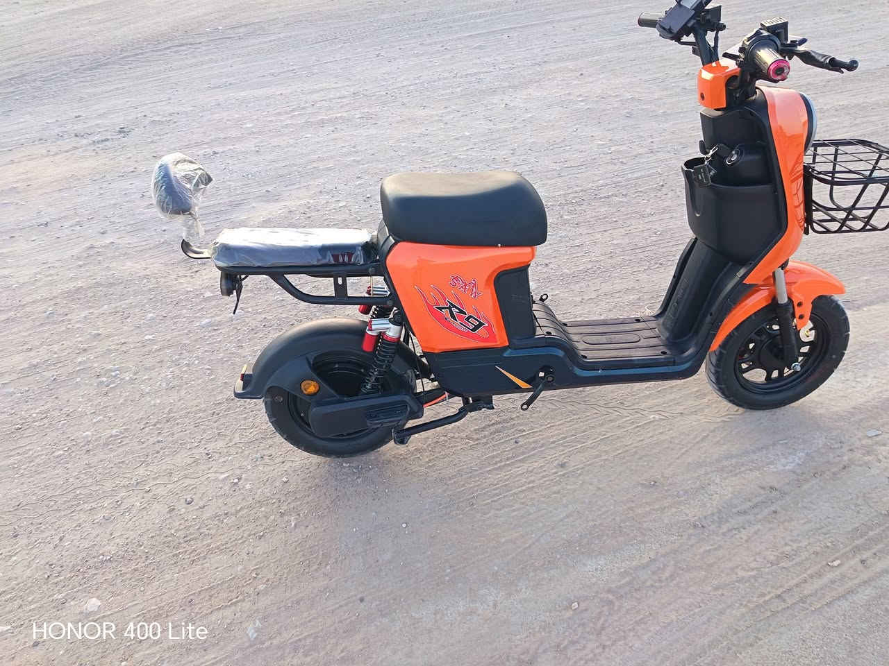 البيع درجه شحن R9 درجه نضيفه جدا بيه ملاحضات كلش بسيط مماثره عل درجه فقط كسر دوسه واحده بسطه مو كله من الشاير غير شغاله درجه كفرات شخط مابيهن  تايرات جدد ياباني اصلي مكاني كربلاء حي القدس قرب محطه الكفيل غير موجود عل فيس تواصل رقم ***********
