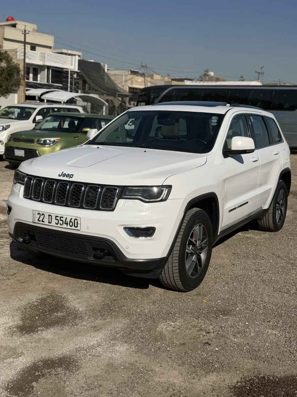 السلام عليكم جيب لاريدو موديل 2019 خليجي وكاله هارلم اربيل الجديد وكاله عامه تحويل مباشر 
السياره جديده معنى الكلمه  ماشيه 124 بيهه شخط بين الباب الخلفي والجامغلغ ونصبغ فقط وبيهه بارد بسيط يم الدوسه الباقي السونر مرفق مكفول مكينه 3600 
مواصفات السياره رادارات اماميه خلفيه وجانبيه 
كشنات كهرباء وجلد وتدفئه بالكشنات فول تحكم ستيرن وشفتات ستيرن وتشغيل عن بعد توقف ذاتي وحساسات امدميه خلفيه اطفاء ذاتي وباقي المواصفات المعروفه  سعرهه 260$ وبيهه مجال بسيط مكانه بغداد الشعب الاستفسار ***********
