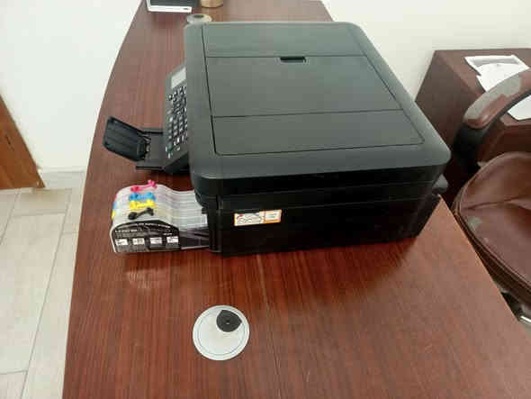 السلام عليكم طابعه برذر جدا اقتصادية احبارهه خزانات خارجية قابلة لاعادة التعبئة بالمرة الوحدة تطبع 5الاف ملون و7الاف اسود وابيض واي فاي فيدر للملازم والكتب وجهين ودوبلكس المكان بغداد السعر 110 الف راسلني مامتواجد عالفيس ***********
