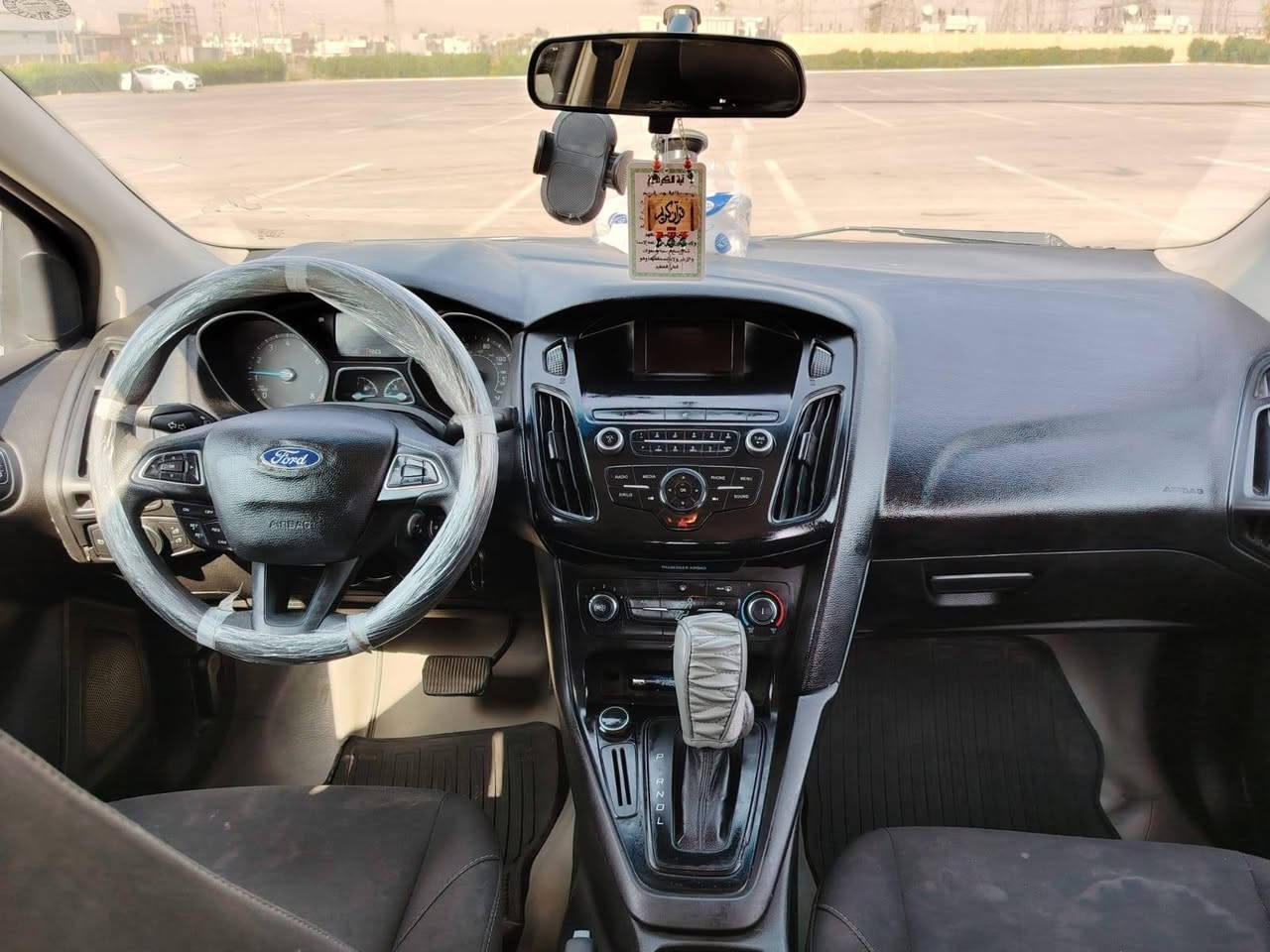 فورد فوکس 2018
دووپارچەو نیوی هەیە لەگەڵ جەمپێکی خفیفی پێشی 
کیر مەکینە تبرید بەشەرت 
140 هەزار غەرامەی لەسەرە
پشتی کەپسە
سعری 76 مەجال 
***********
*********** أربيل, العراق
