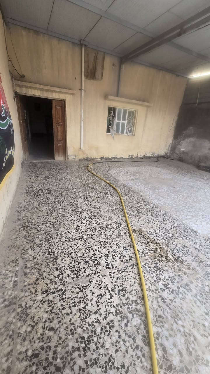 #بيت_____للبيع
المساحة 500 متر ....
يتكون من خمسة غرف وبراني وصاله ومطبخ وصحيات 
المكان الصبية اميلحه مقابيل بيت قائد لزام 
الاستفسار الاتصال على الرقم 
***********
