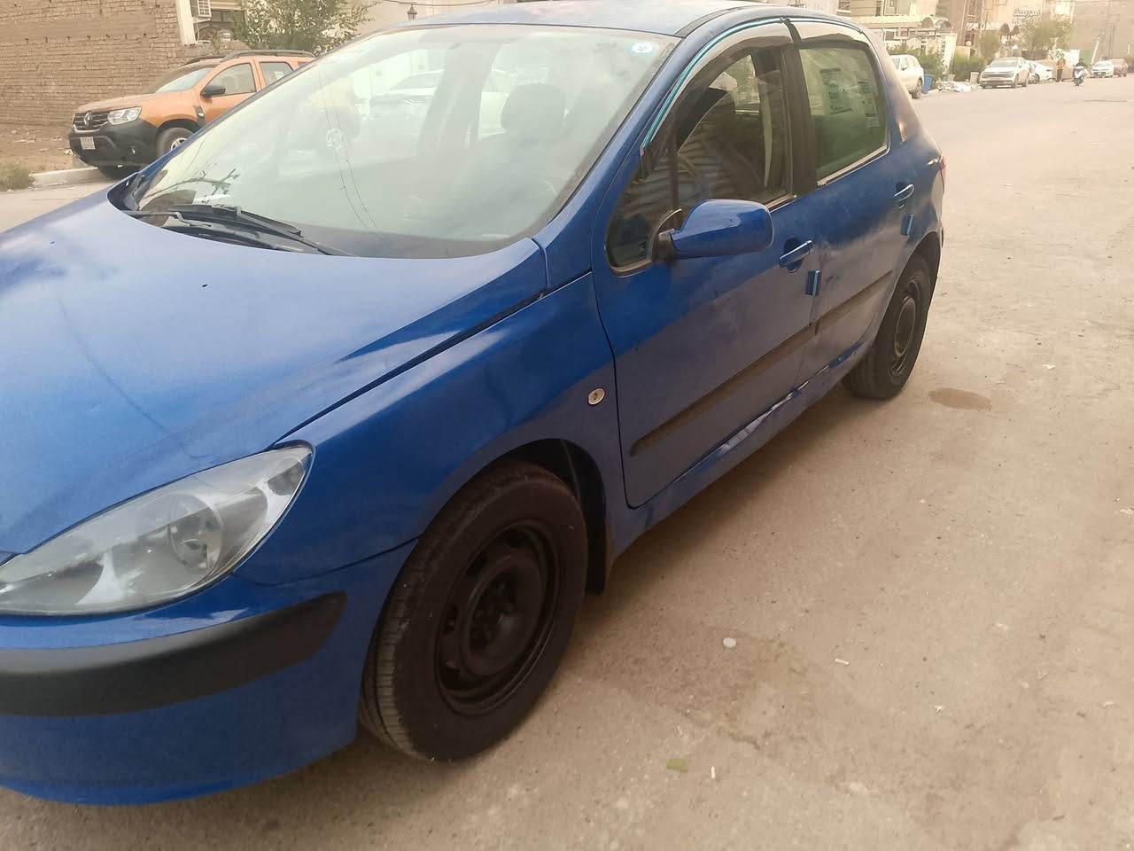 السلام عليكم بيجو فرنسي موديل ٢٠٠٥ محرك وكير بلادي اوتو وعادي مكفولات صدر نصيف كهربائيات شغاله تبريد منضومه كامله بس عاطل رقم بغداد دولي هزه جديده مصبوغه حزام بدون ضرر وبعده مامبولشه السياره حلوه السعر ٣٨ وبيه مجال مكاني الحريه استفسار *********** غير متواجد على الفيس
