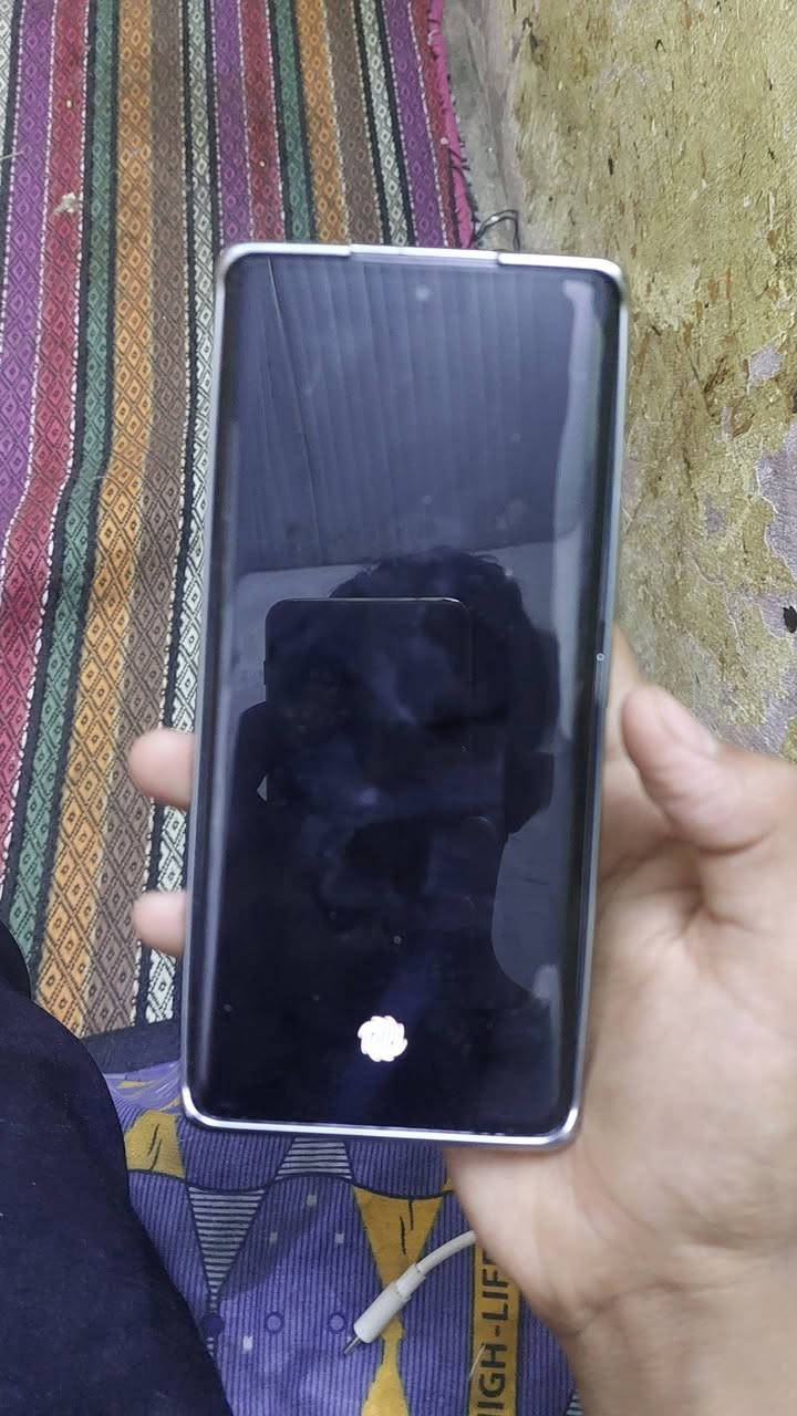 مبايل انفنكس موصفات كدامكم 120فريم بصمة شاشة والشاشة 144 هيرتز مكفول كفالة عامة وضمان يوم واحد تفحص وين ما جان 250 وبي مجال بسيط عنواني بغداد مدينة الصدر لتواصل متواجد وتساب ***********
